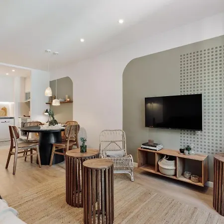 Eboli - 3 Bedrooms, Balcony And Terrace In Ciutat Vella Apartment *